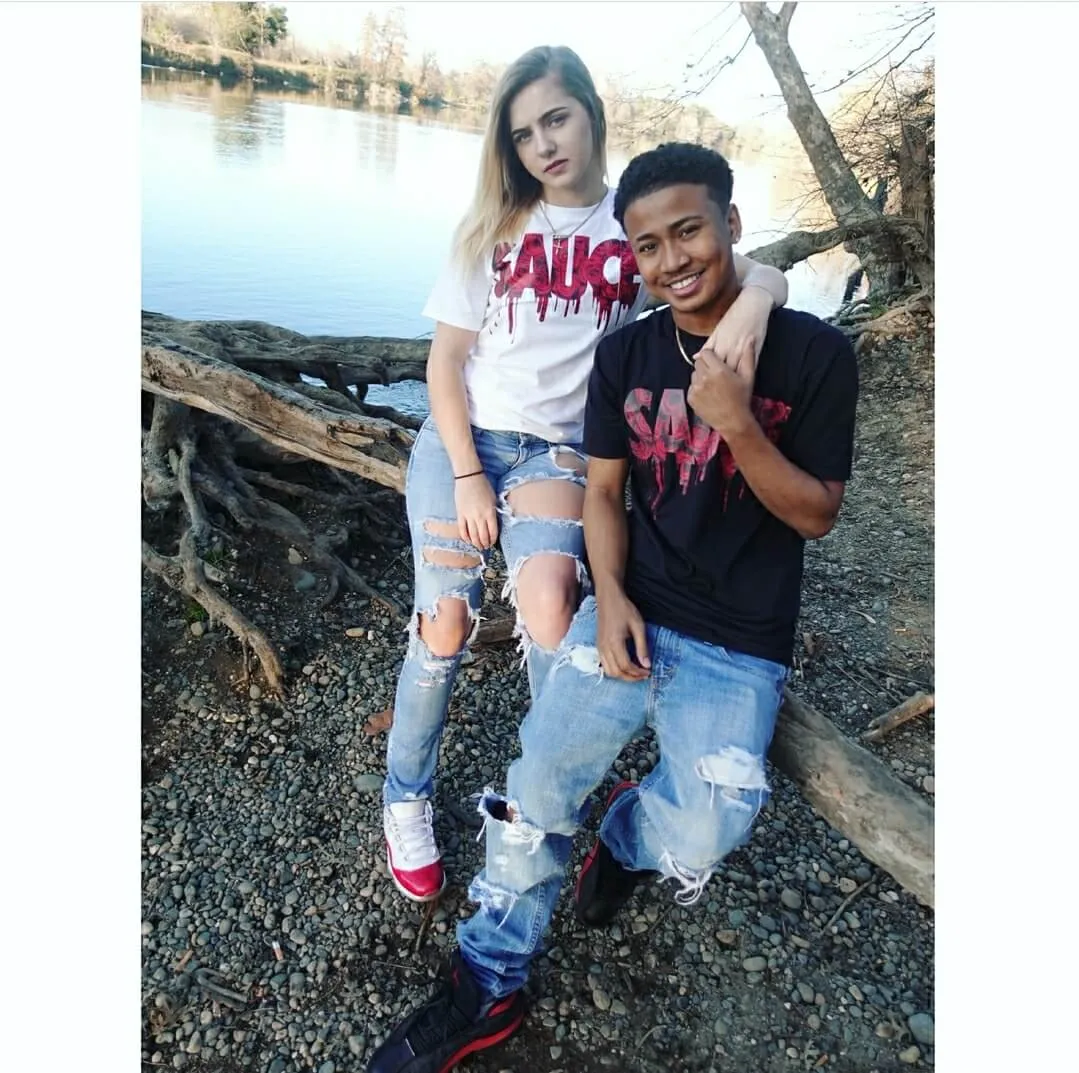 Red Rose Sauce | Black Tee