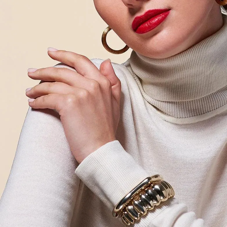 Ribbed Hoop Earring
