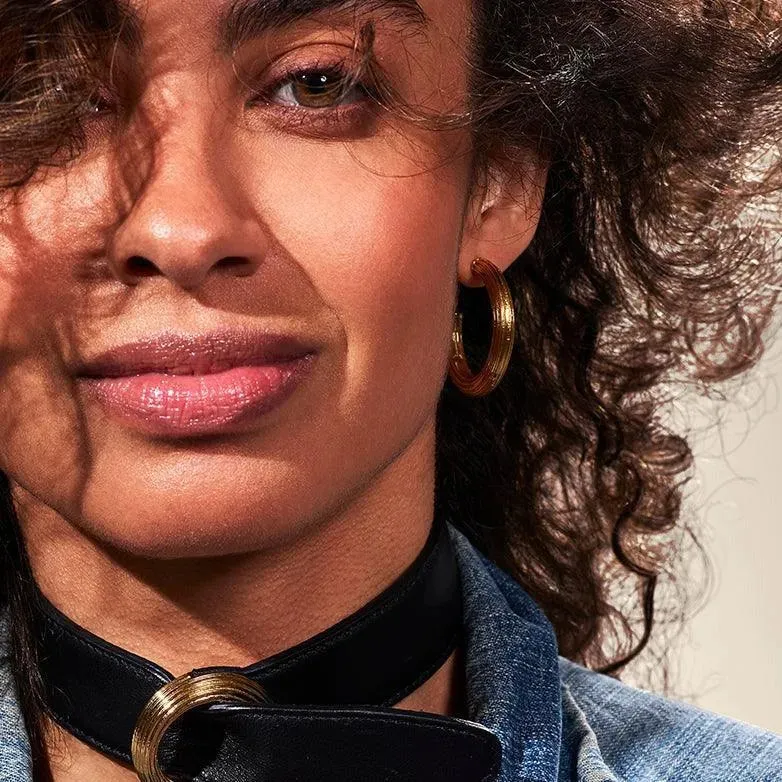 Ribbed Hoop Earring