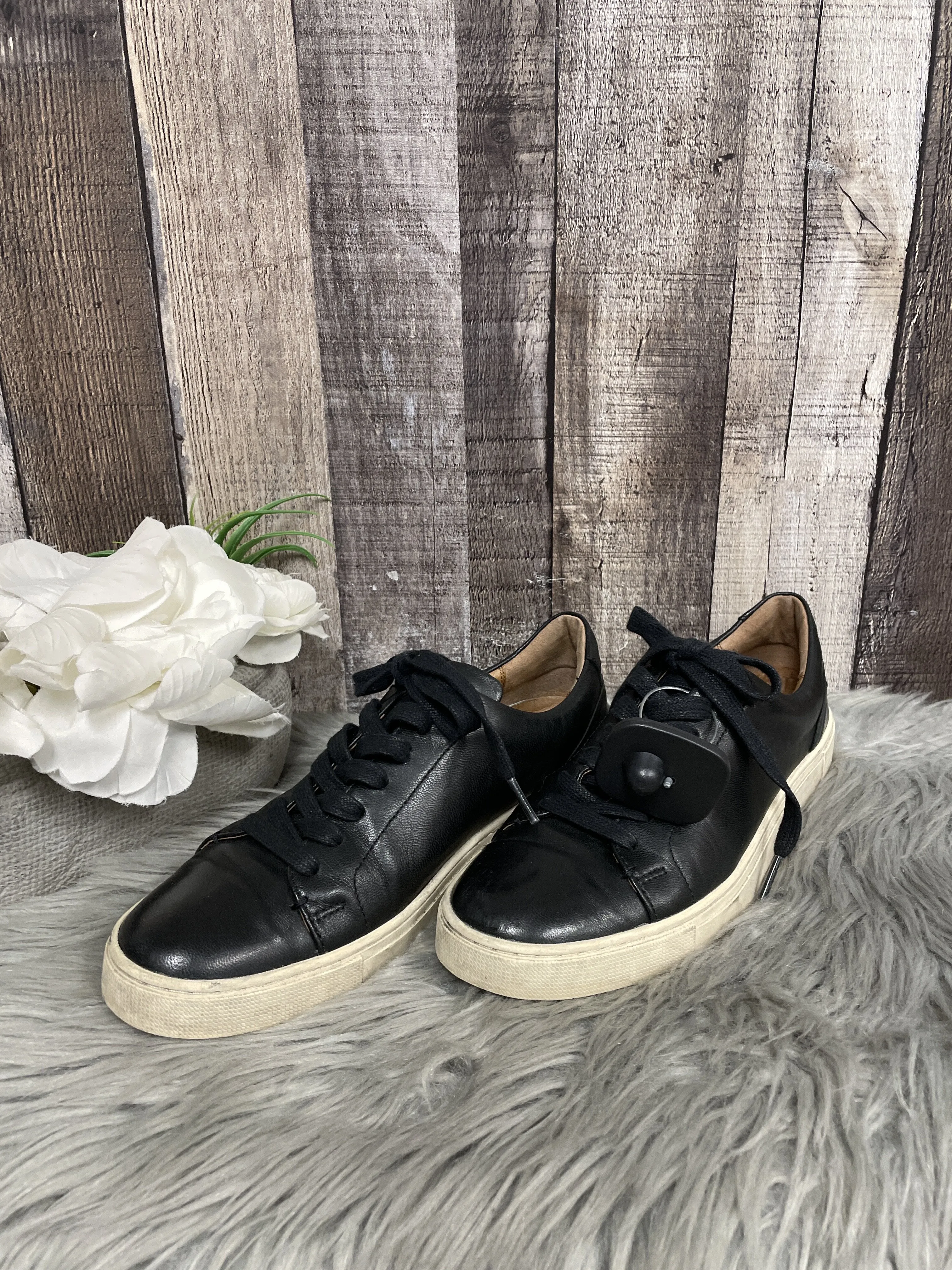 Shoes Designer By Frye  Size: 8.5