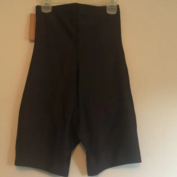 SKIMS Body High Waist Shorts, size medium, NWT