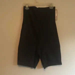 SKIMS Body High Waist Shorts, size medium, NWT