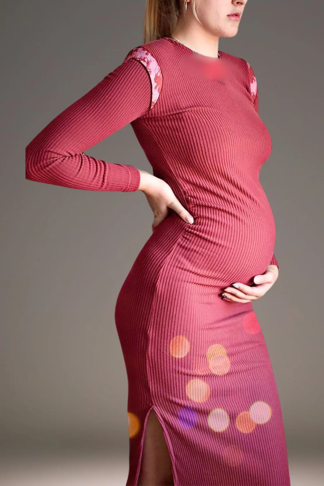 Slim-fit ribbed maternity dress in Berry