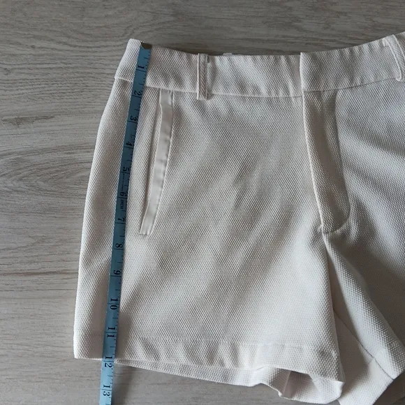 Sophie Rue Shorts Lined Textured Pockets 4&quot; Inseam 10&quot; Rise White Medium