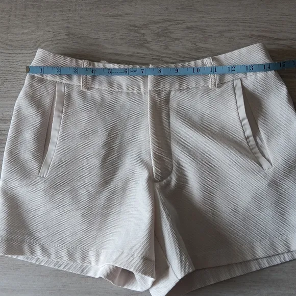Sophie Rue Shorts Lined Textured Pockets 4&quot; Inseam 10&quot; Rise White Medium
