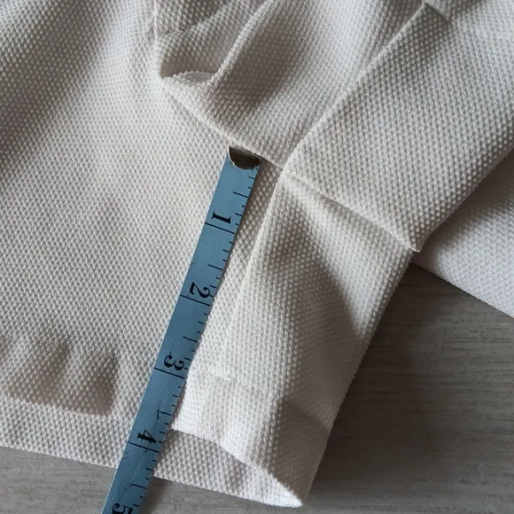 Sophie Rue Shorts Lined Textured Pockets 4&quot; Inseam 10&quot; Rise White Medium