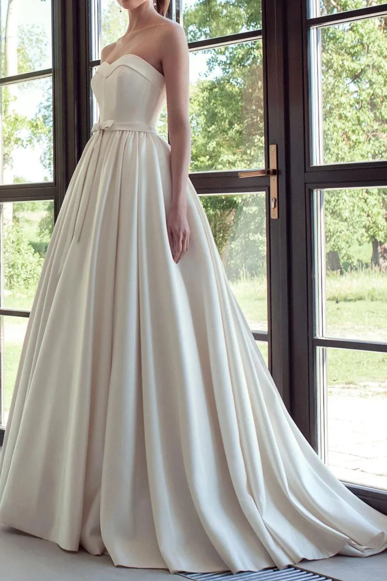 Strapless Minimalist Ball Gown Wedding Dress ET3016