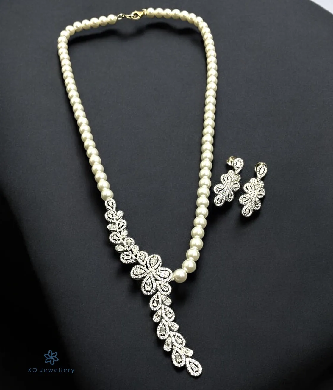 The Floral Pearl Silver Necklace & Earrings