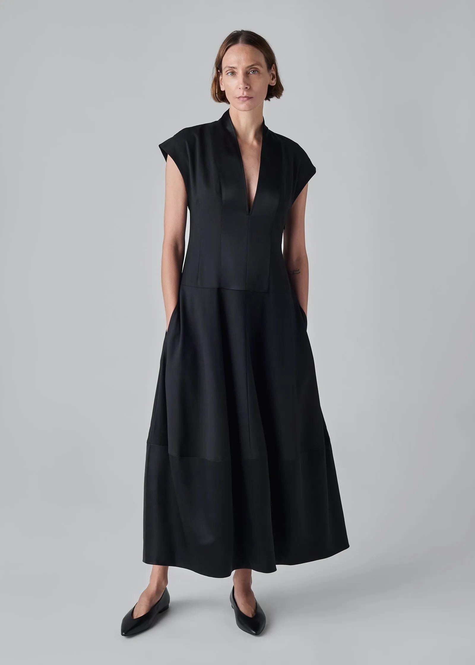 V-Neck Bubble Dress - Black