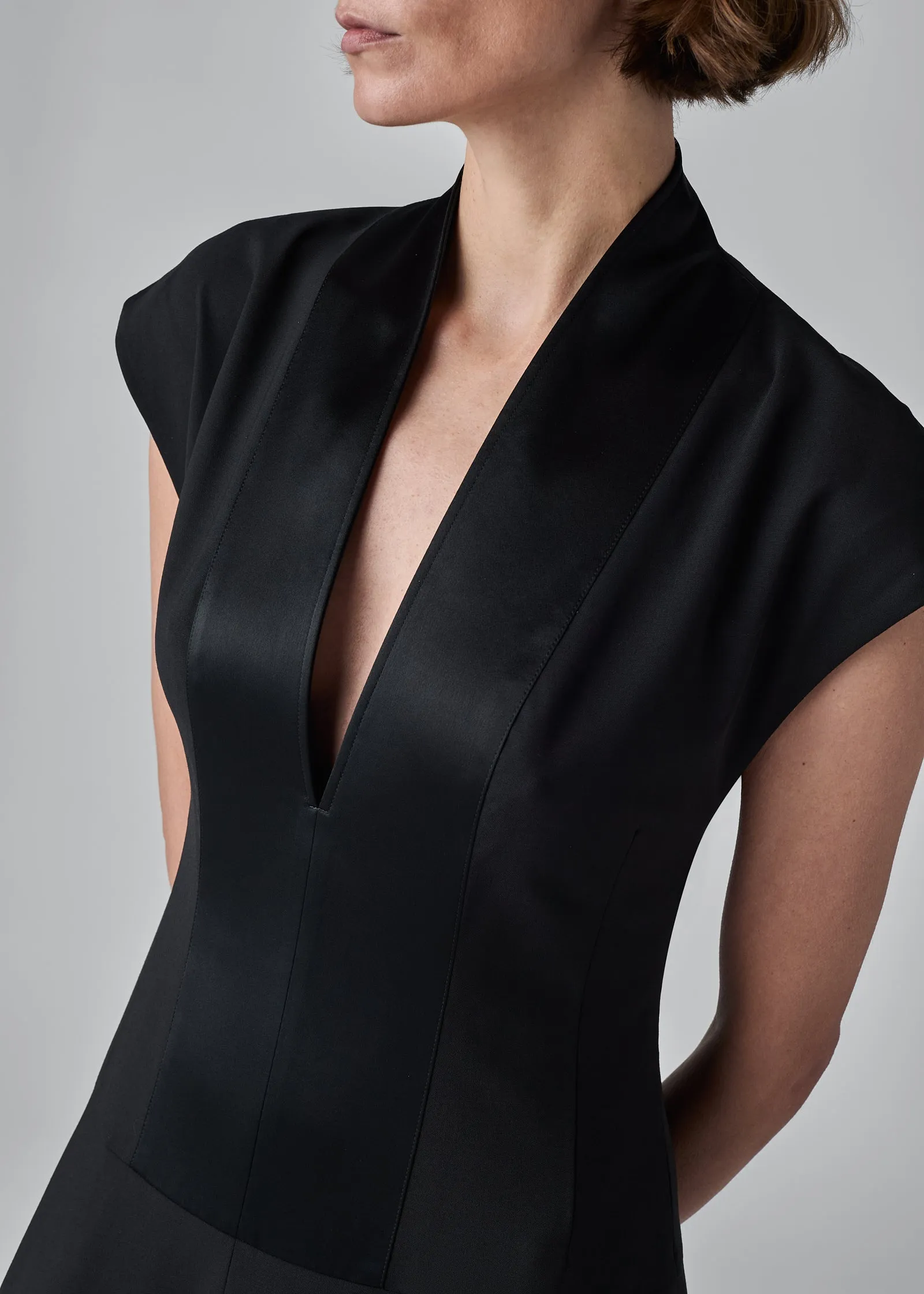 V-Neck Bubble Dress - Black