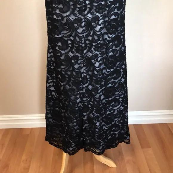 XSCAPE Women's Black Lace Floor Length Sleeveless Formal Evening Dress