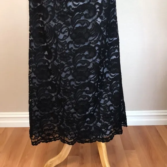 XSCAPE Women's Black Lace Floor Length Sleeveless Formal Evening Dress