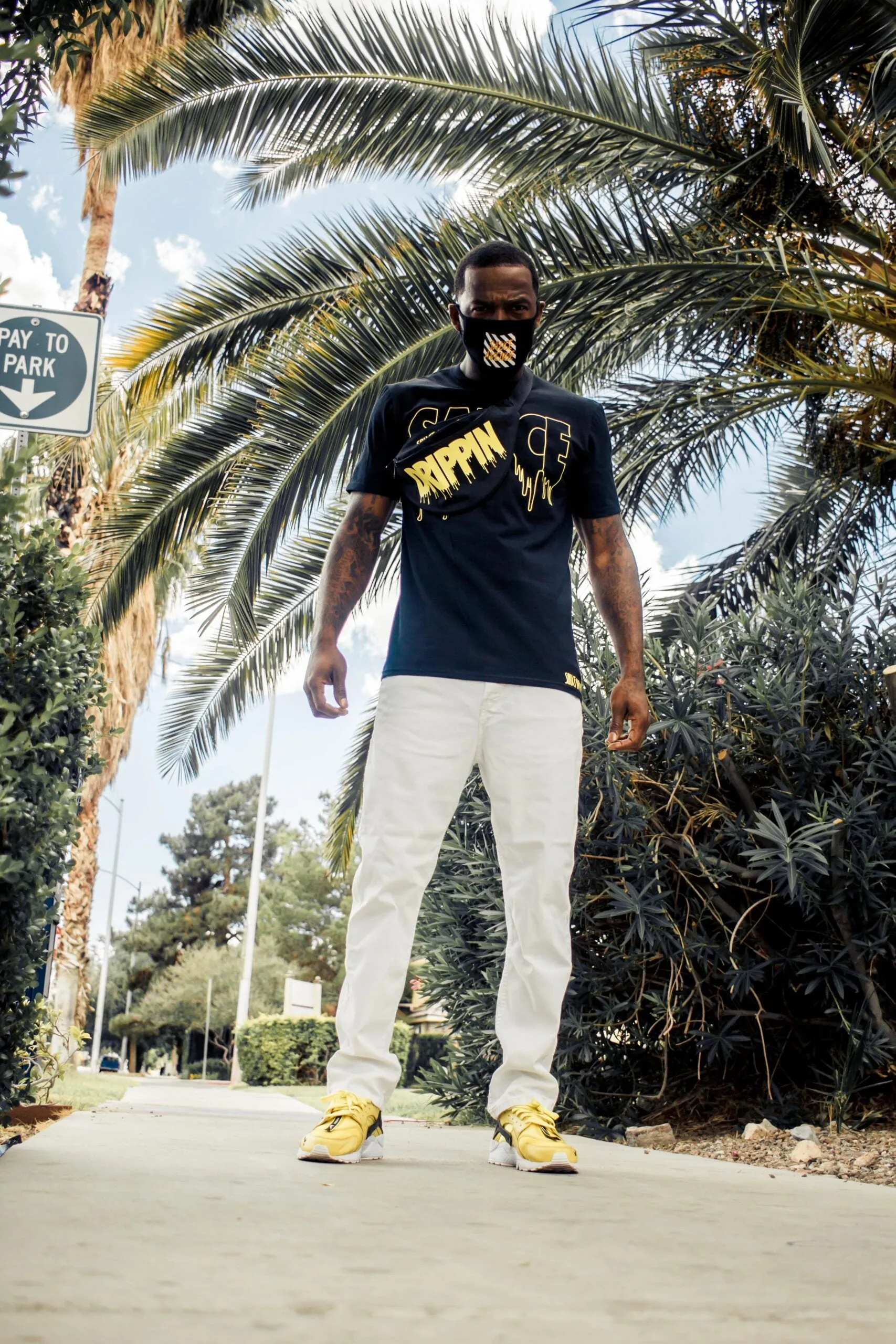 Yellow Sauce Outline | Black Tee