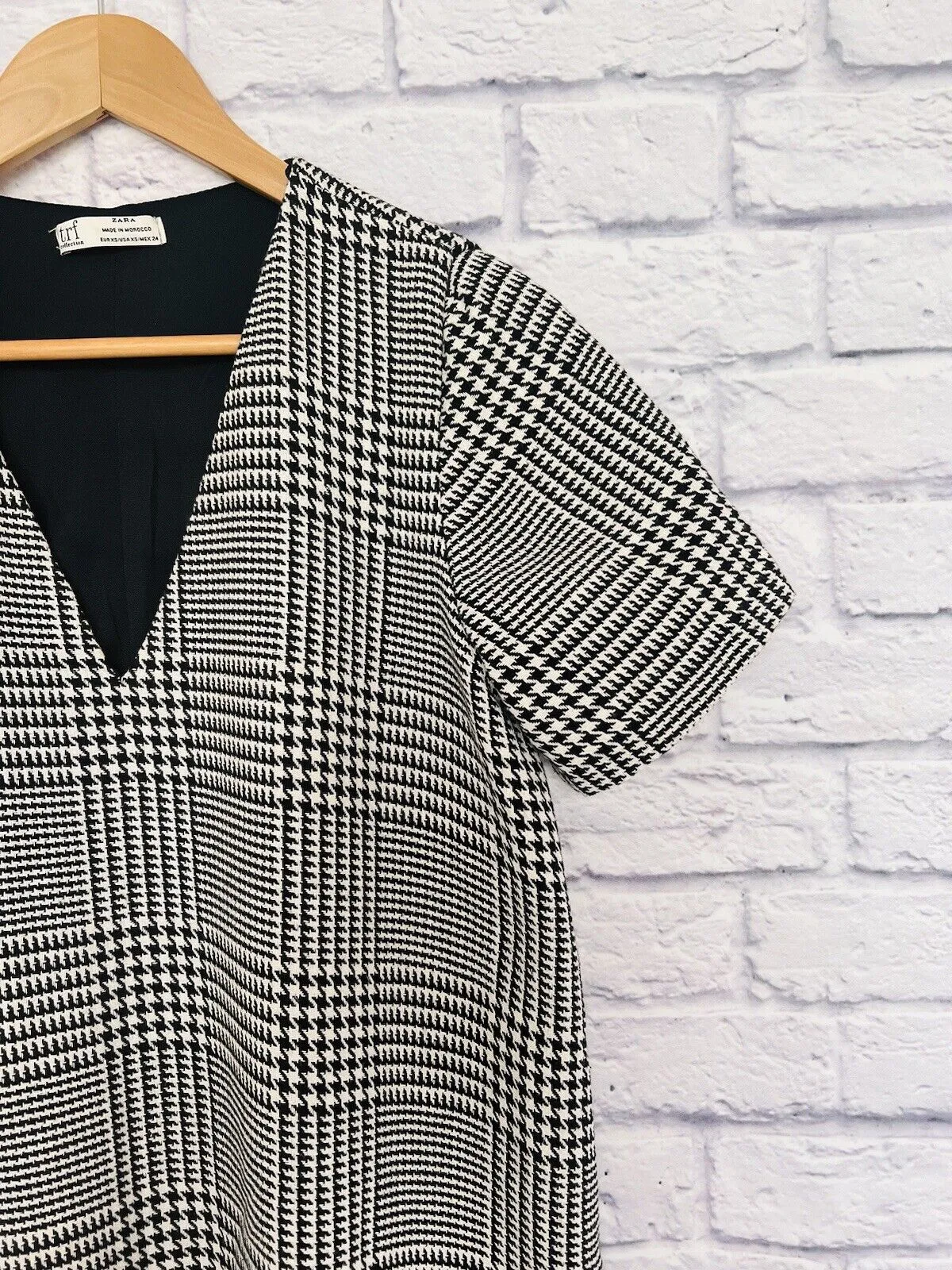 ZARA Black/White Plaid Dress Sz XS TRF Collection Short Sleeve V-Neck Academia