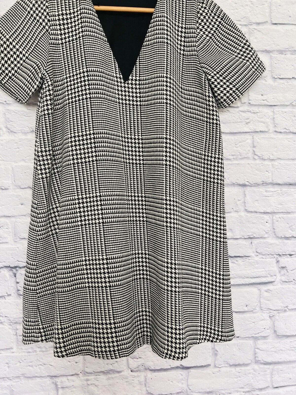 ZARA Black/White Plaid Dress Sz XS TRF Collection Short Sleeve V-Neck Academia