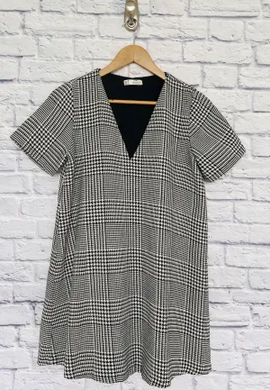 ZARA Black/White Plaid Dress Sz XS TRF Collection Short Sleeve V-Neck Academia
