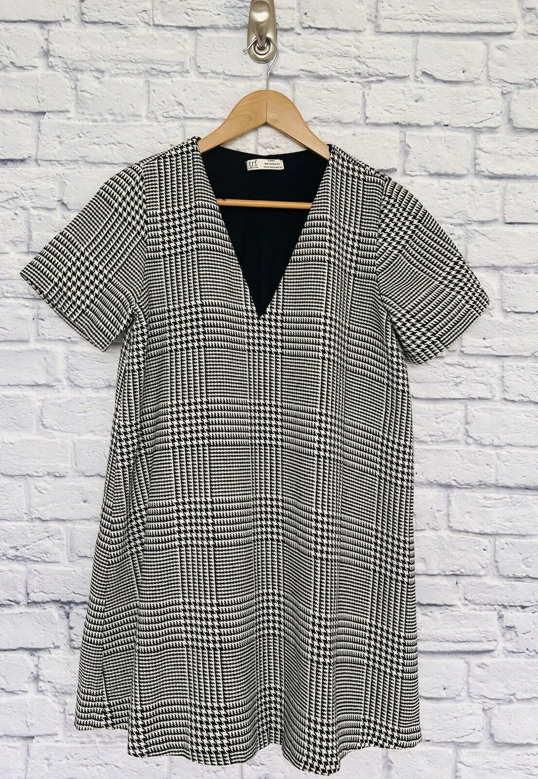 ZARA Black/White Plaid Dress Sz XS TRF Collection Short Sleeve V-Neck Academia